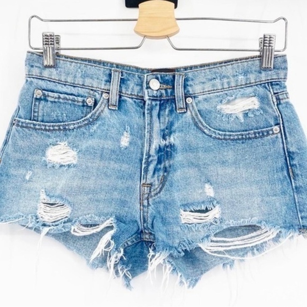 Urban Outfitters BDG Essential mid-rise distressed jean shorts size 28
